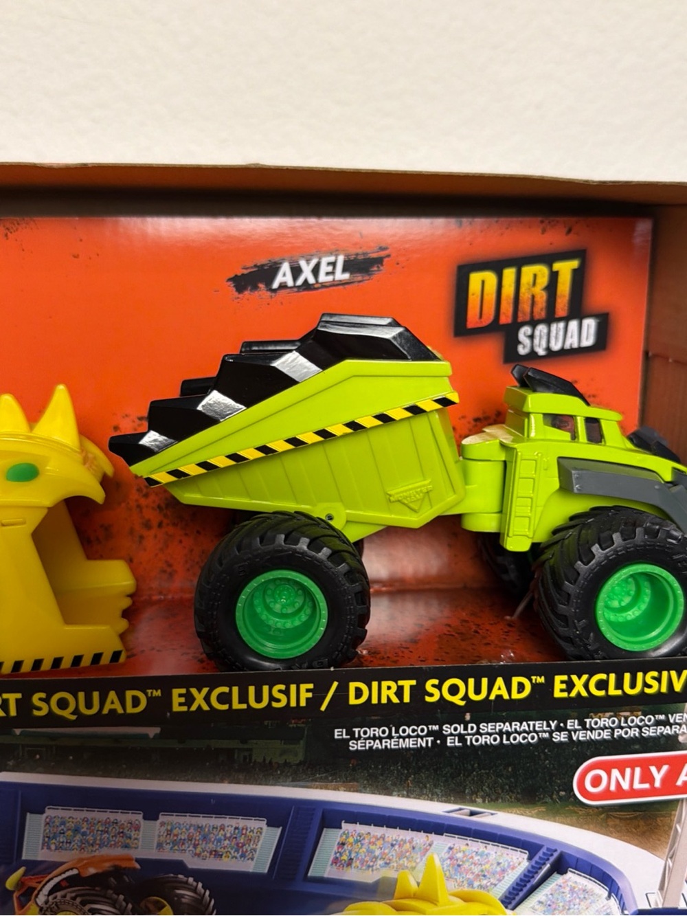 Monster Jam Monster Trucks Monster Dirt Arena Set Scoopz & Axel Dirt Squad NEW - Picture 5 of 6